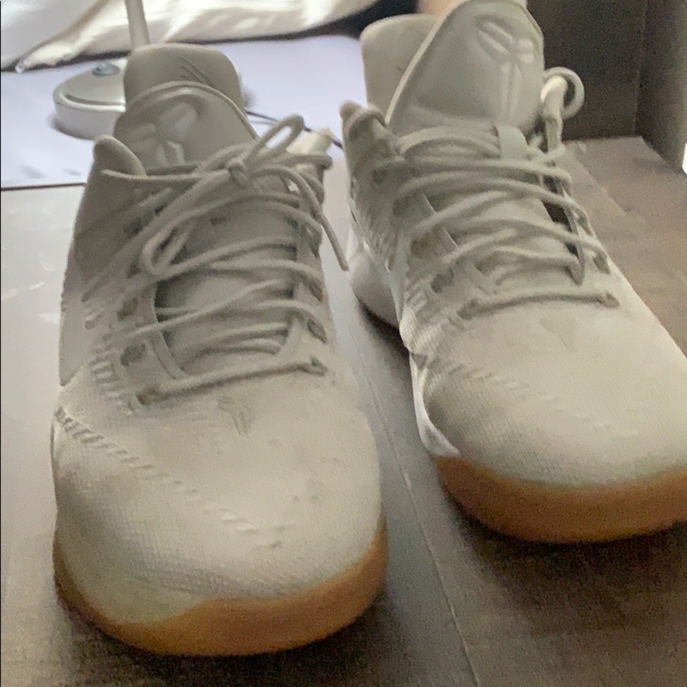 Kobe’s (Good Condition) - Picture 1 of 4